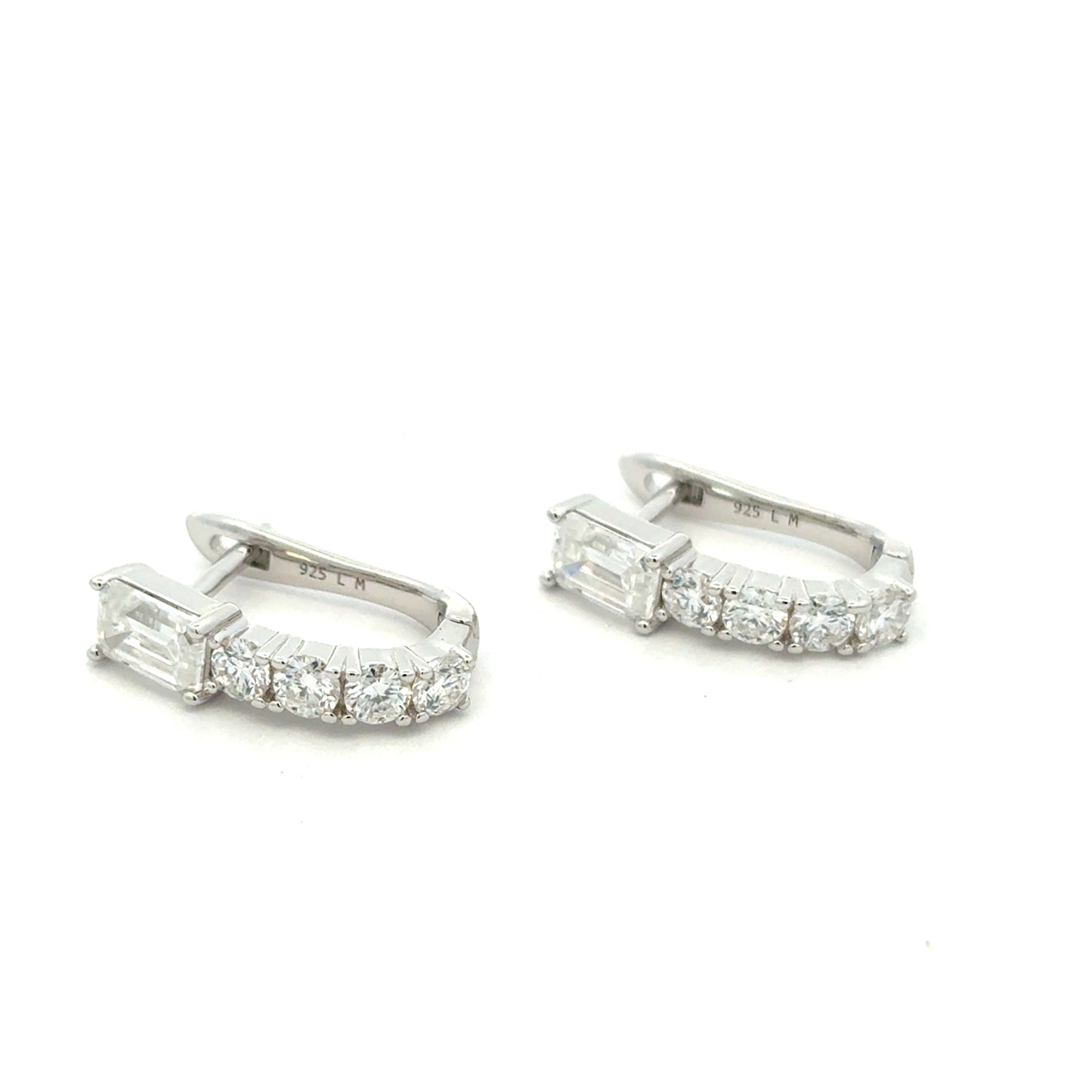 MEW-686 * Moissanite Stone Earring)