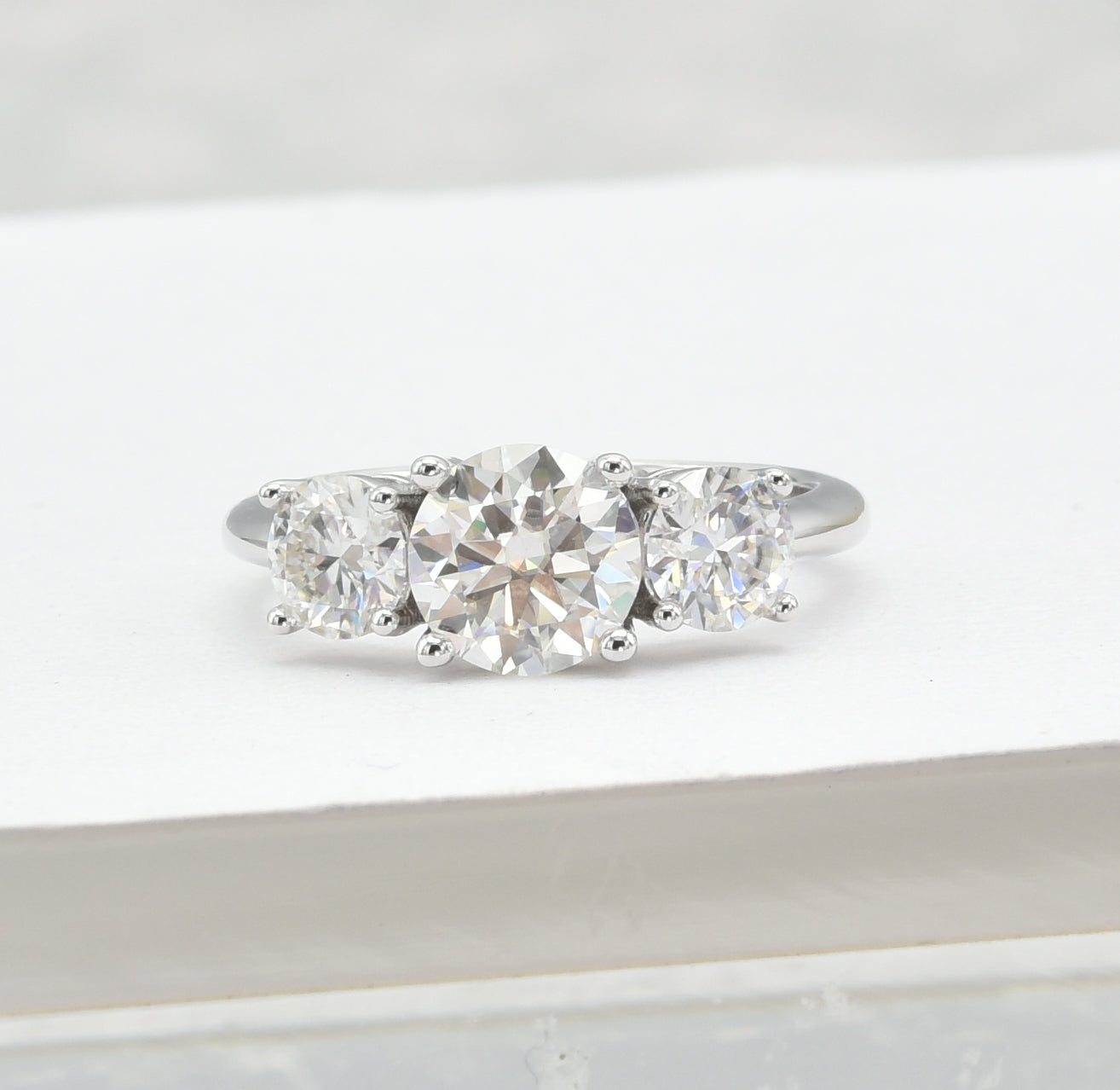 MRW-08 (Anillo de piedra moissanita)
