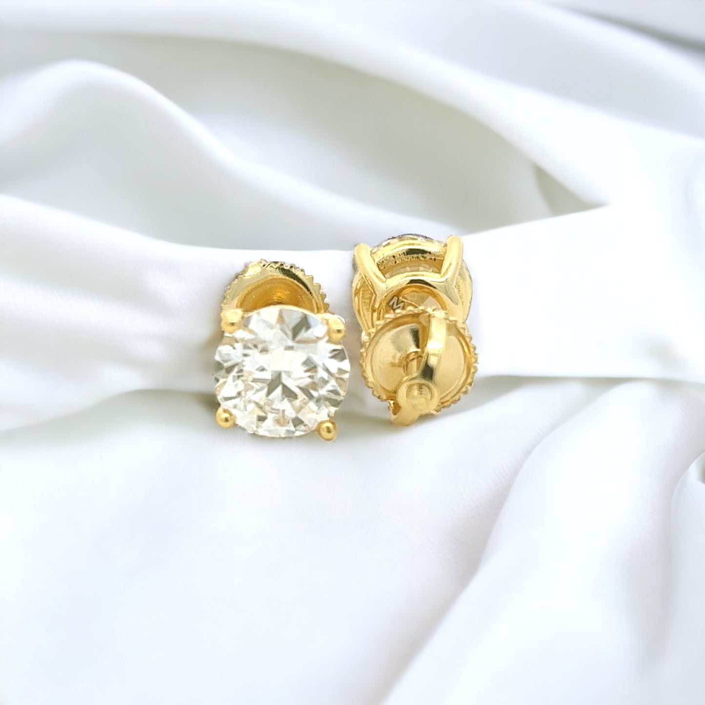 MEM-18 (6mm Moissanite Stone Earring)