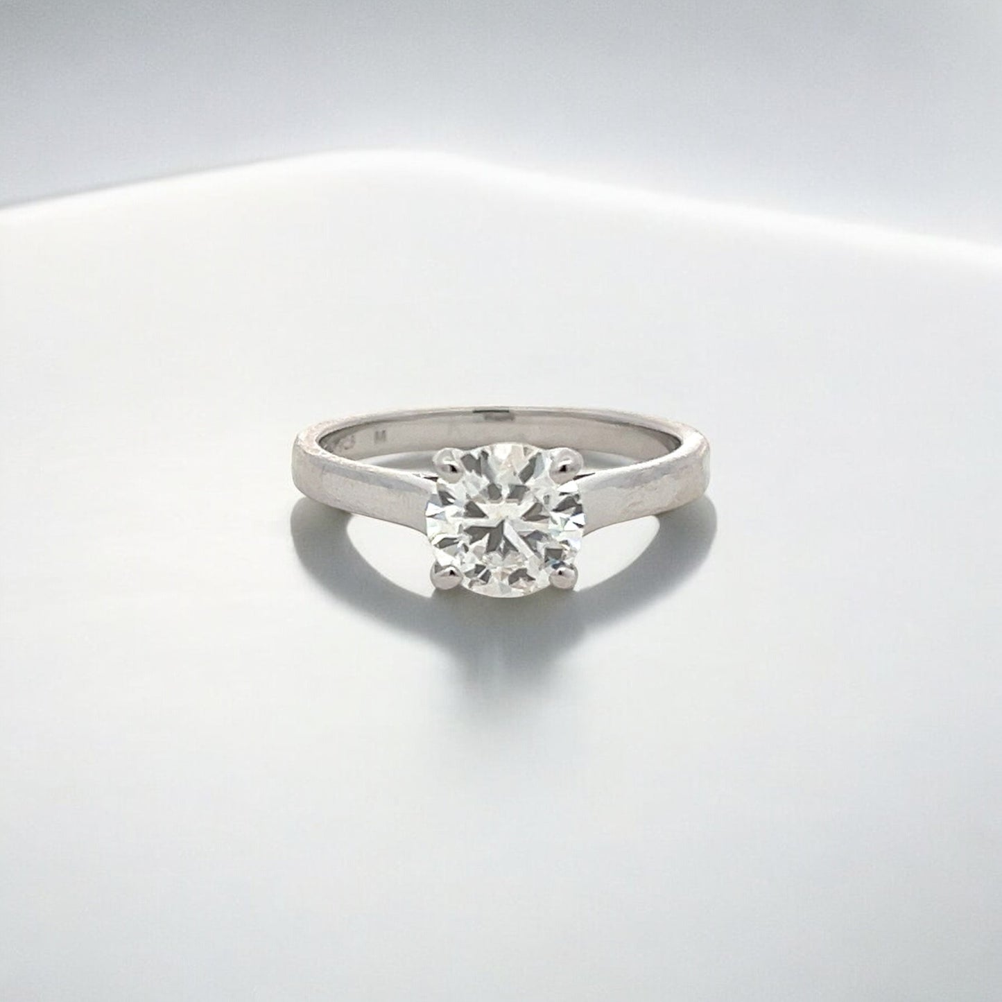 MRW-02 (Anillo de piedra moissanita)