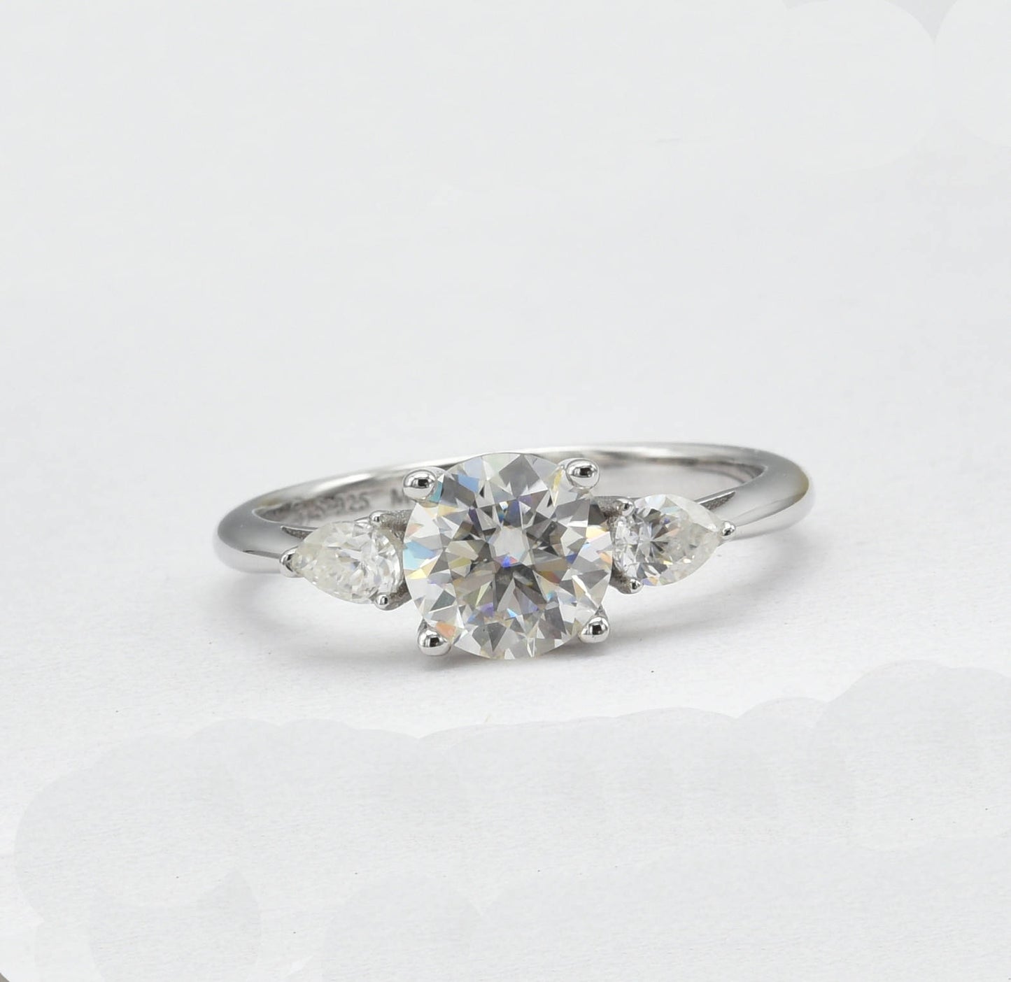 MRW-14 (Anillo de piedra moissanita)