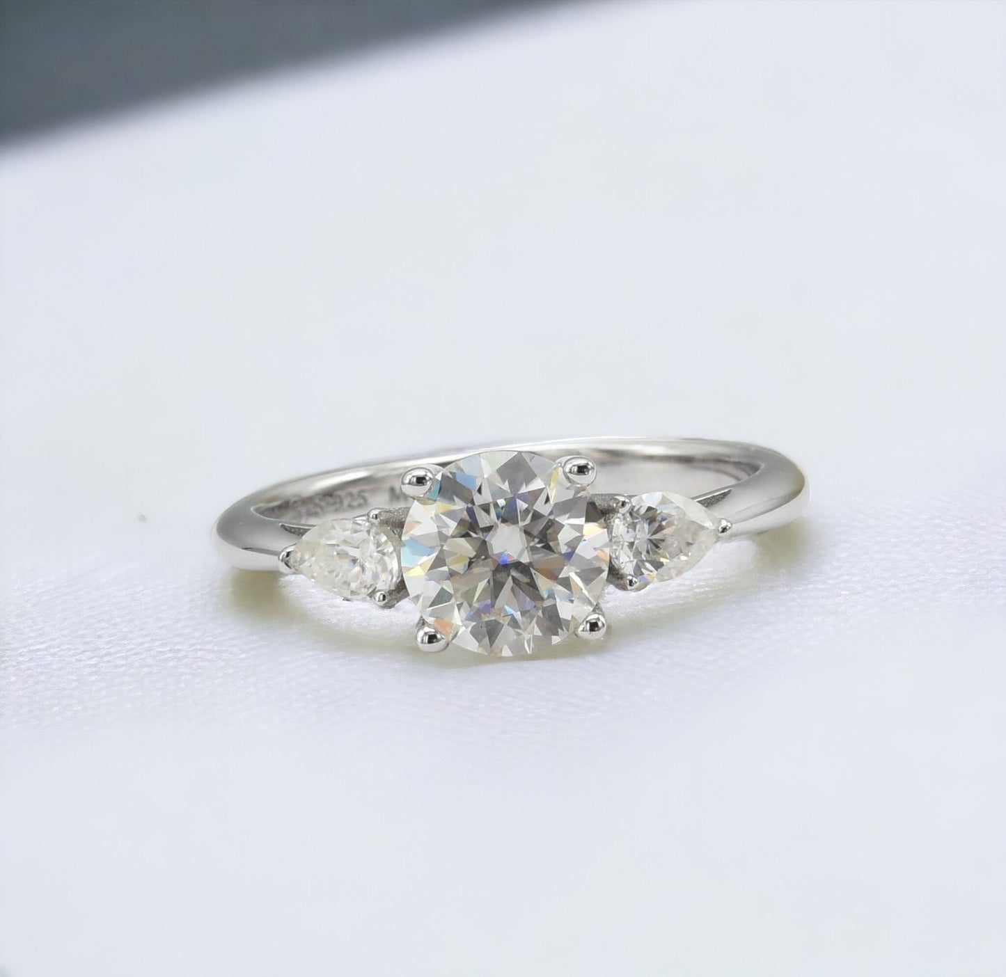 MRW-14 (Anillo de piedra moissanita)