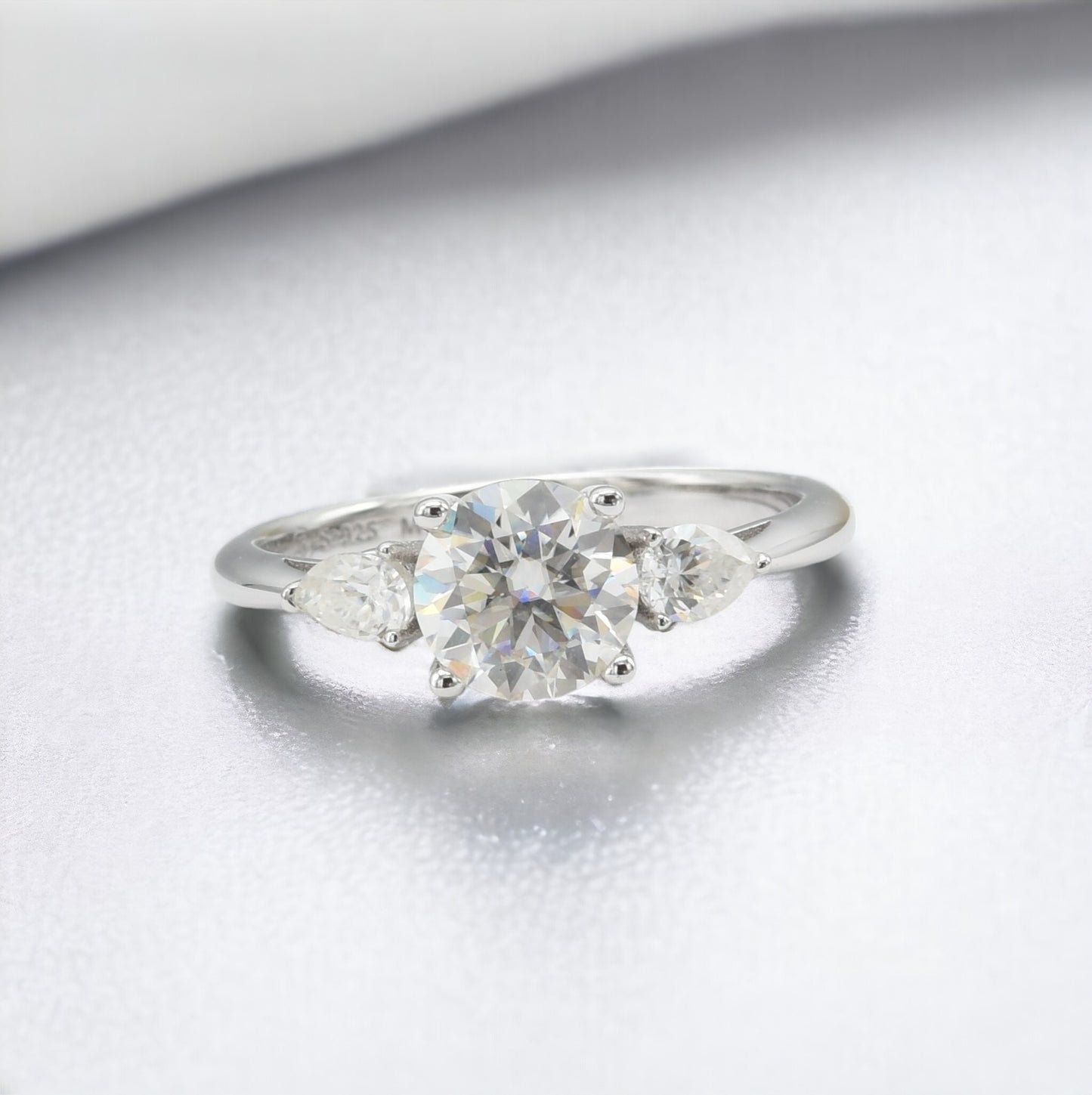 MRW-14 (Anillo de piedra moissanita)