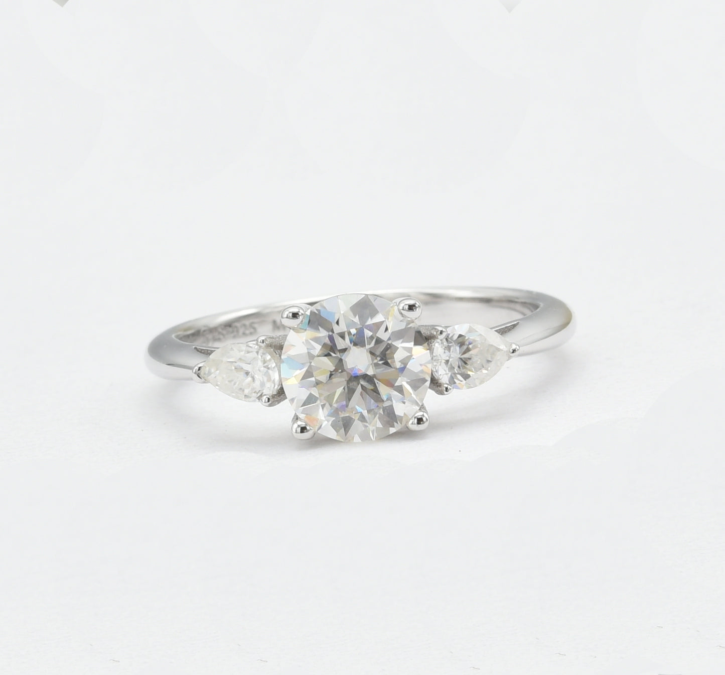 MRW-14 (Anillo de piedra moissanita)