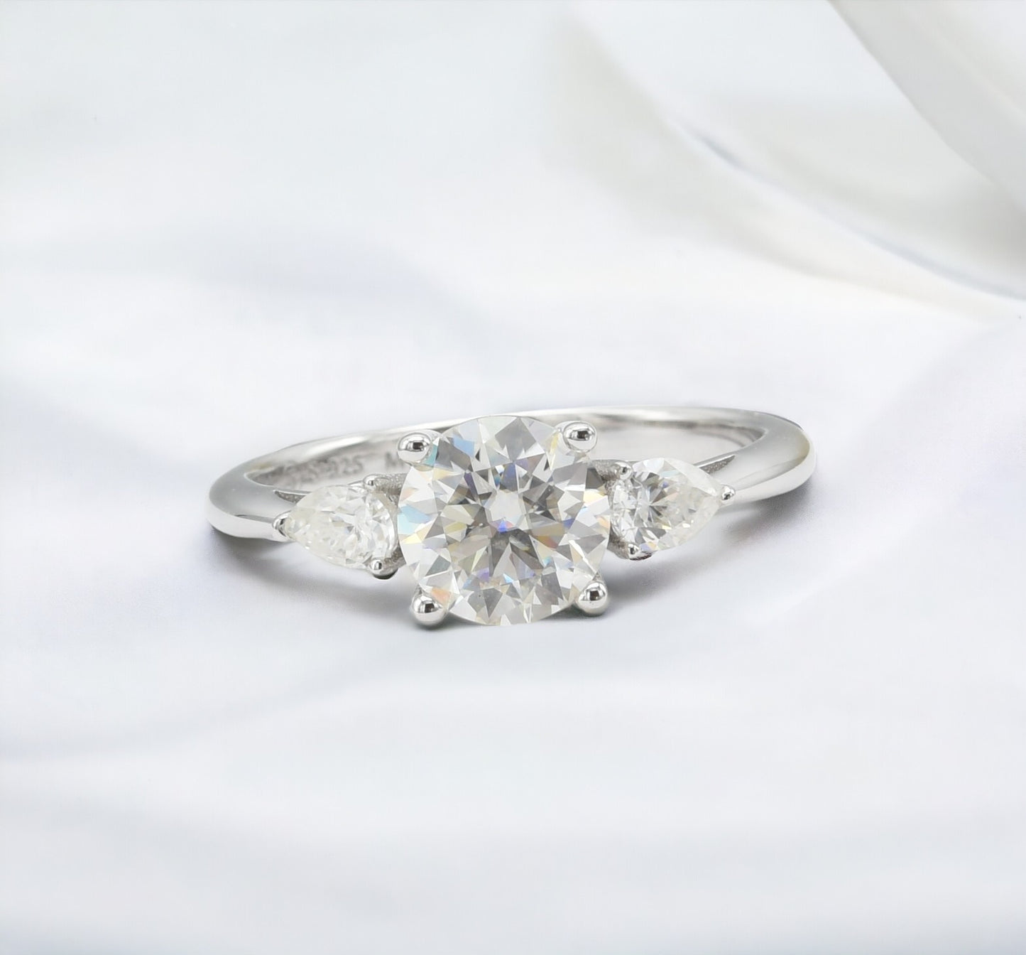 MRW-14 (Anillo de piedra moissanita)