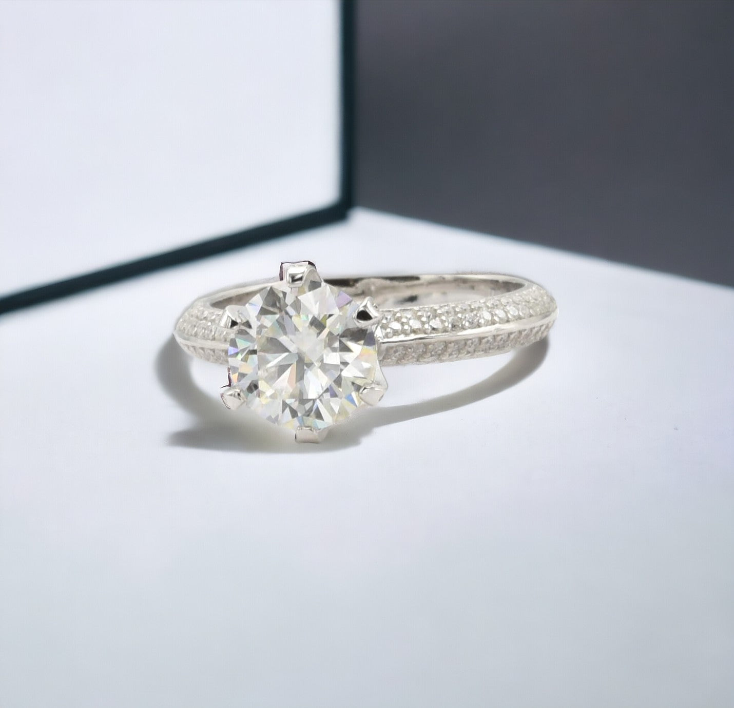 MRW-22 (Anillo de piedra moissanita)
