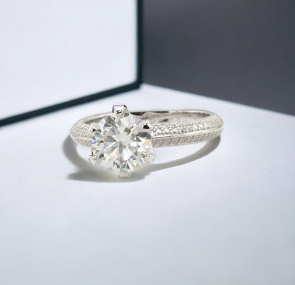 MRW-22 (Anillo de piedra moissanita)